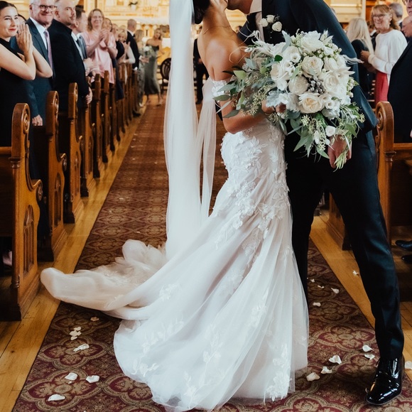 Essence of Australia Wedding Dress - Picture 5 of 7